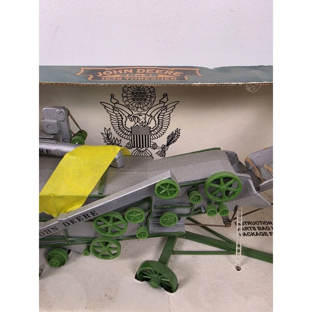 Spec-Cast 1938 John Deere 28x46 Thresher Special Edition 1/28th Scale